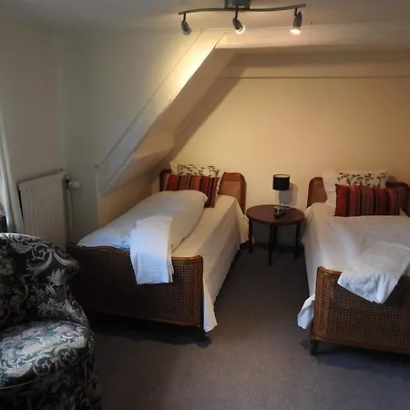 Family In A In Vakantiehuis *